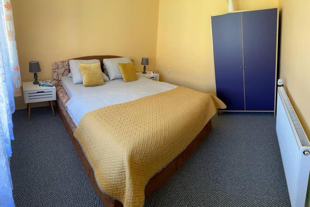 Apartment Anna Šakvice Екстериор снимка